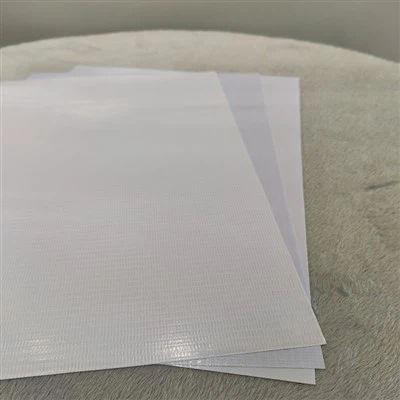PVC valge Present